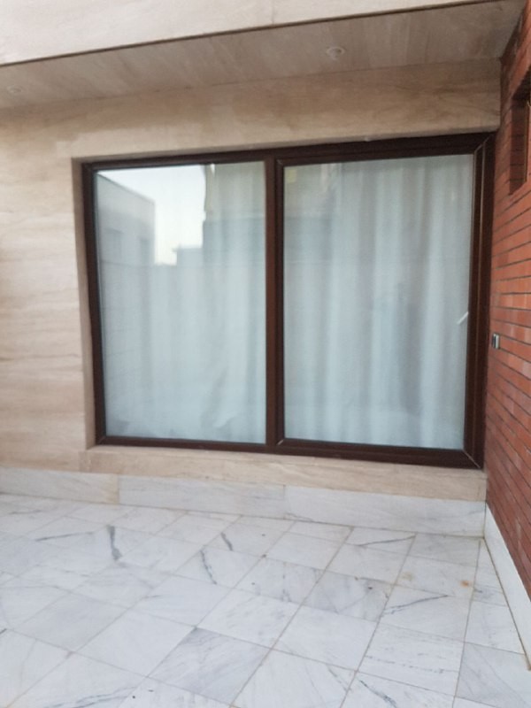 پنجره لولایی دوحالته